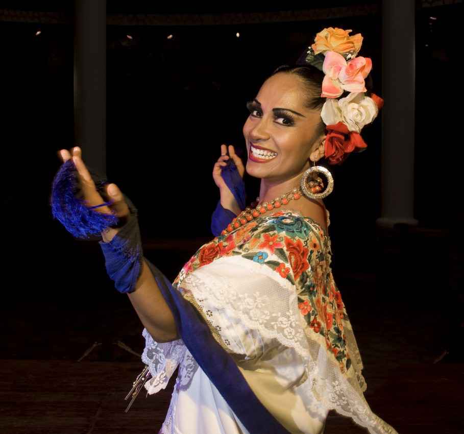 A Mexican traditional dancer who is dressed in traditional dance clothing.
