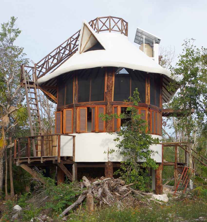 A unique house built in the Playa Del Carmen jungle.