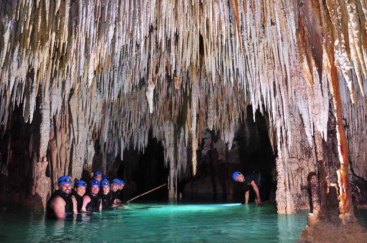 group-of-8-tourists-in-rio-secreto-cave-with-guide