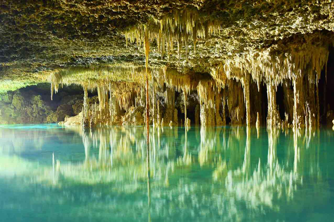 wide-range-of-stalactites-and-stalagmites-in-rio-secreto-cave