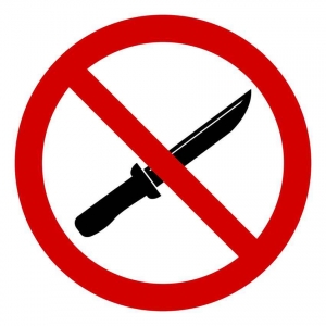 No knives allowed sign.