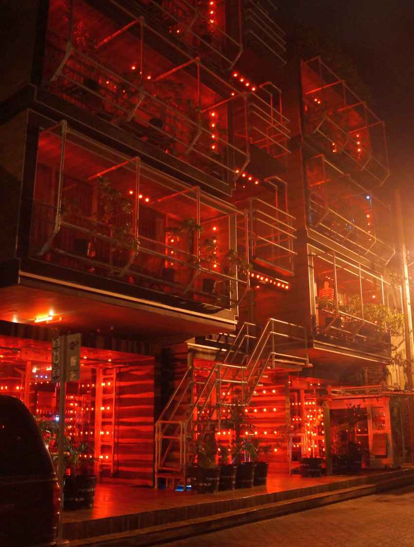 Does playa del carmen have a red light district?