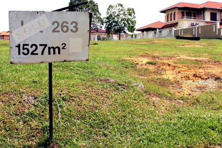 A sign showing the square meters of some land for sale.