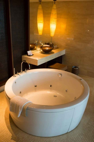 A small Jacuzzi tub in a Playa Del Carmen home.