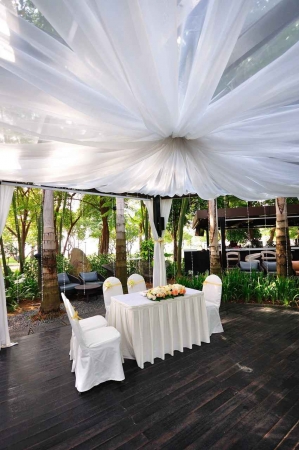 A simple wedding venue with small tables and beautiful jungle views.