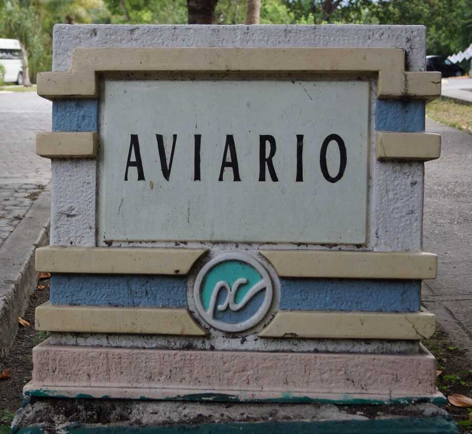 "Aviario"sign in Playacar.