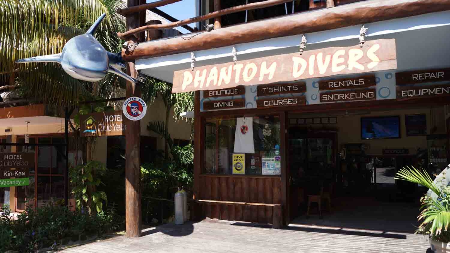 entrance-of-phantom-dive-shop